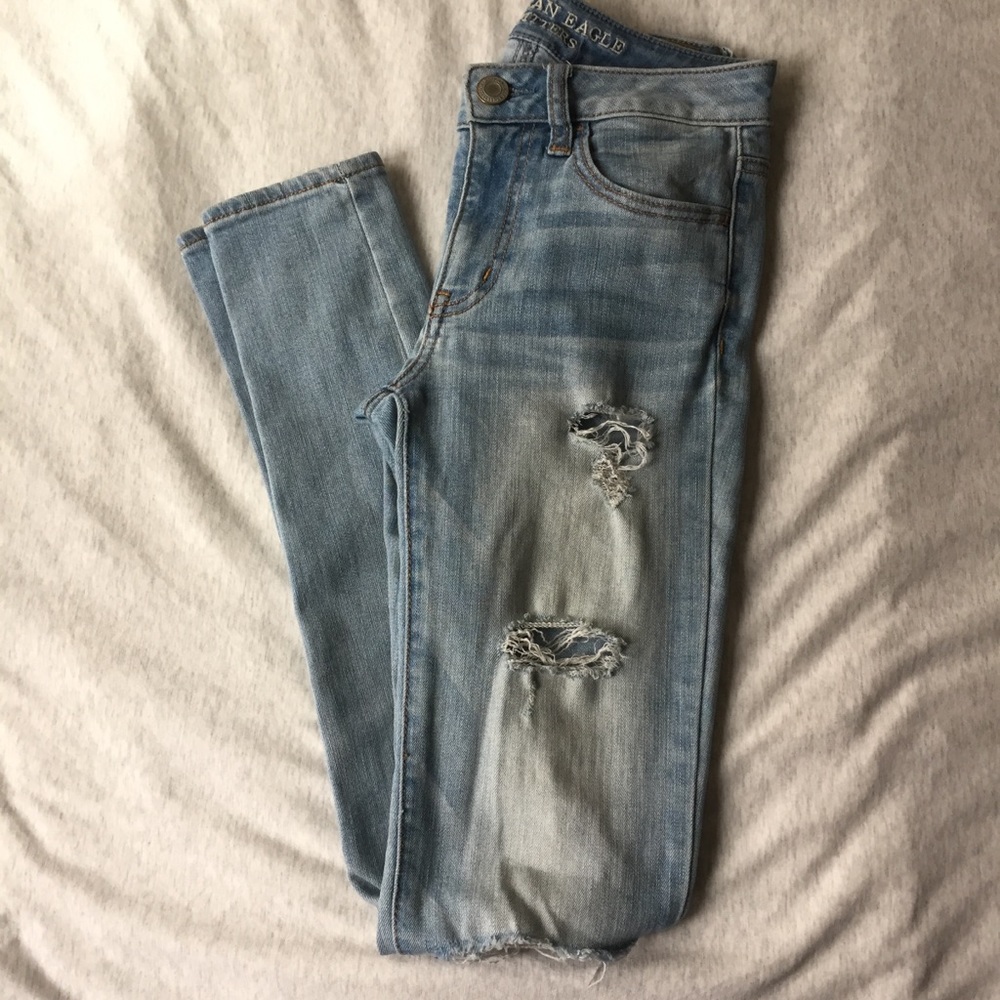 American Eagle high-rise ripped jegging